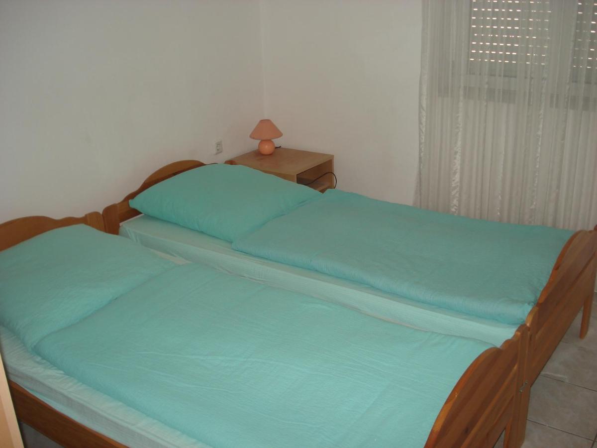 Apartments Zara Vir Luaran gambar