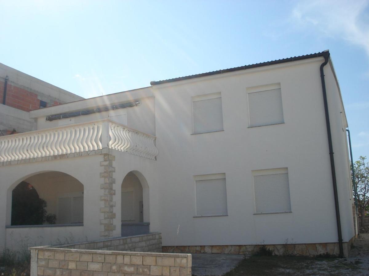 Apartments Zara Vir Luaran gambar