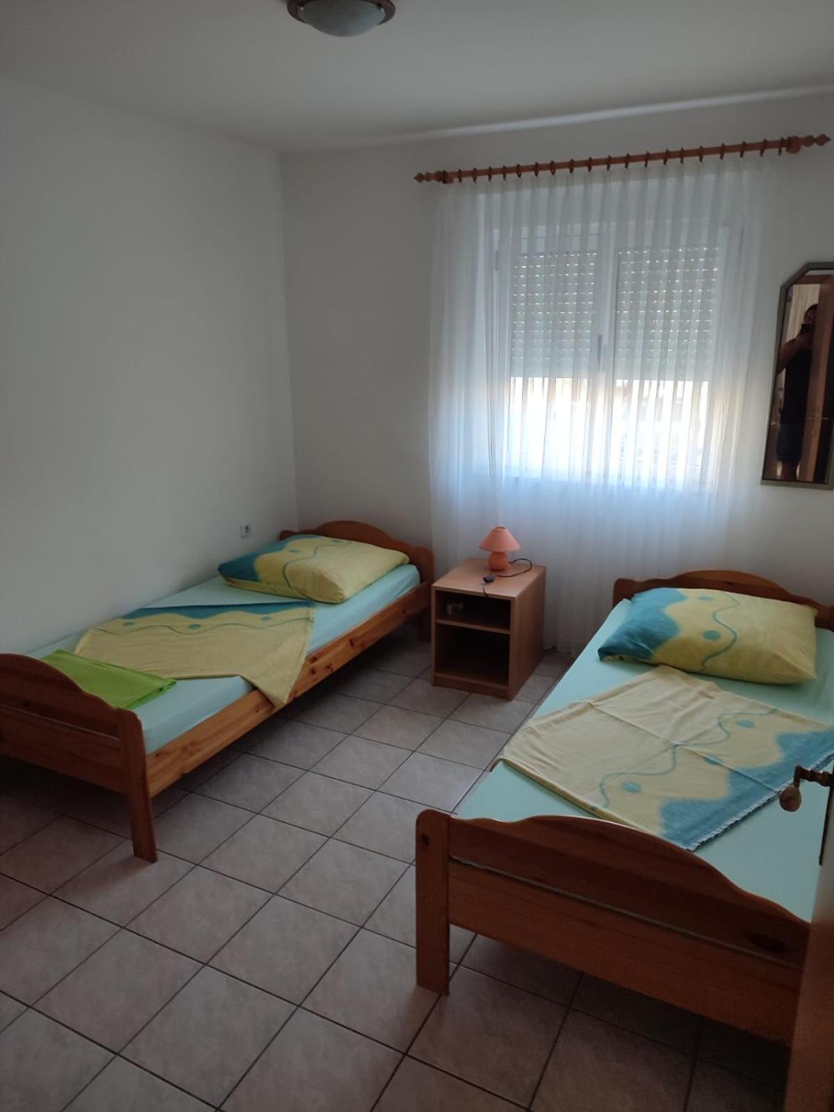 Apartments Zara Vir Luaran gambar